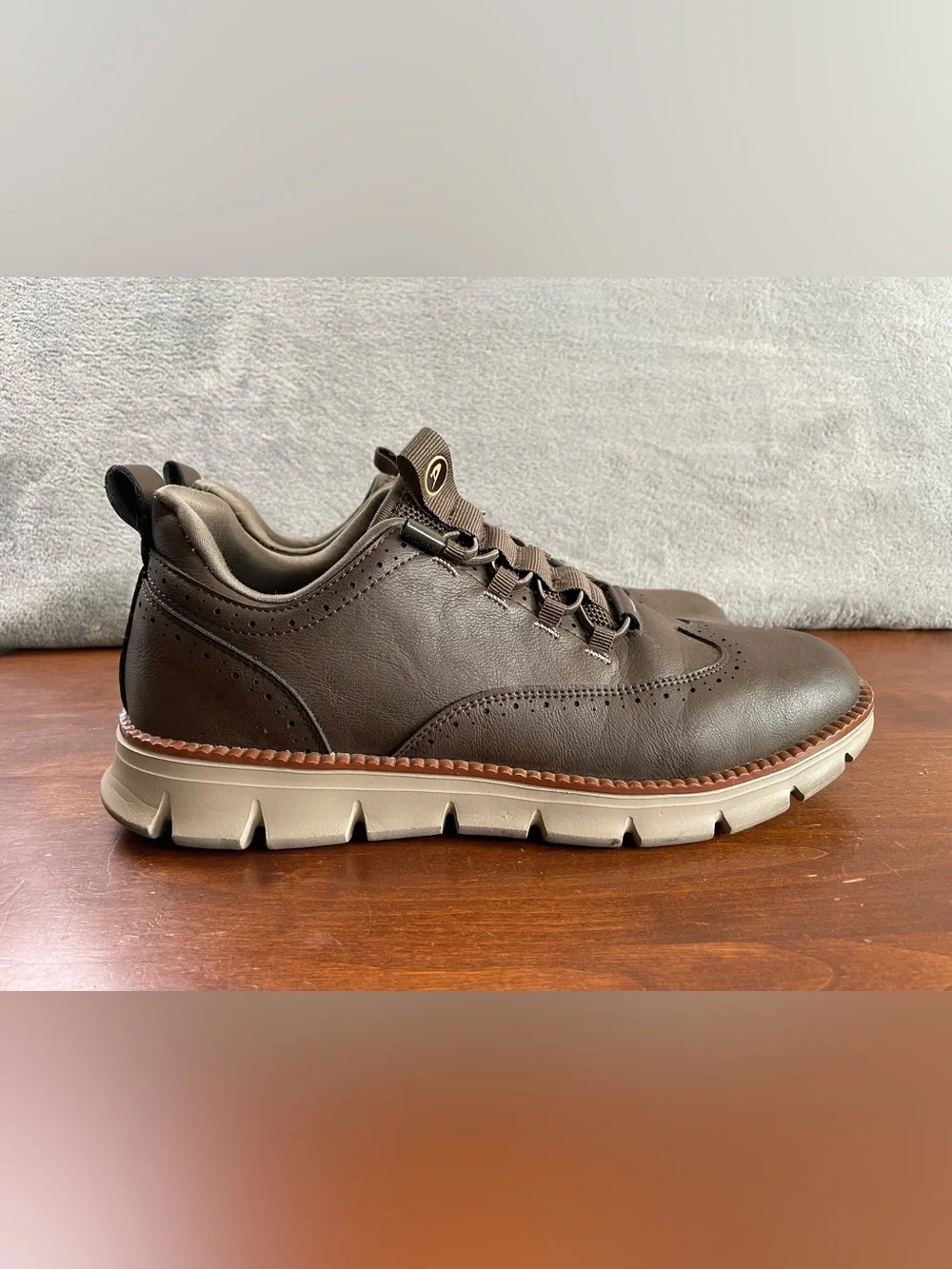 Comfortable Dress Athletic Shoes Brown Shoes Mens Sz 10.5 / 11 Faux Leather